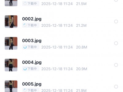 笑的很开心的瑜伽裤女孩